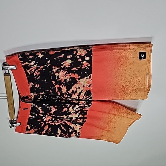 O'Neil size 34" orange and black swim shorts - Picture 2 of 6